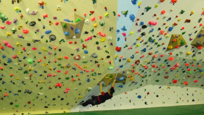 石川県のクライミング施設「ボルダリングジム On The Rock」
